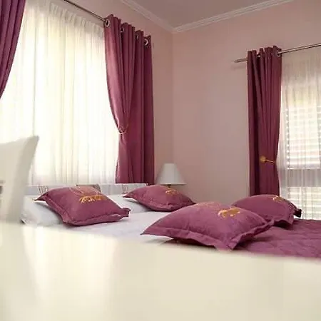 Hotel Lux De Paris 4*