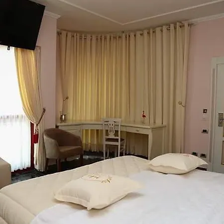 Hotel Lux De Paris Tirana