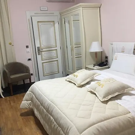 Lux De Paris Hotel 4*