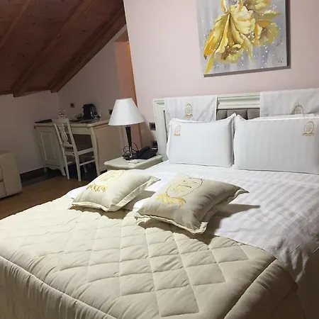 Lux De Paris 4* Tirana