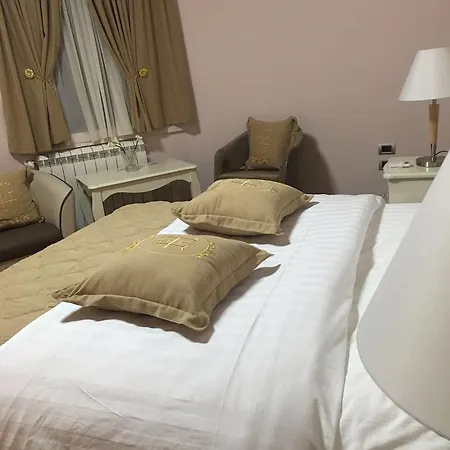 Lux De Paris 4* Tirana