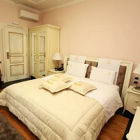 Hotel Lux De Paris