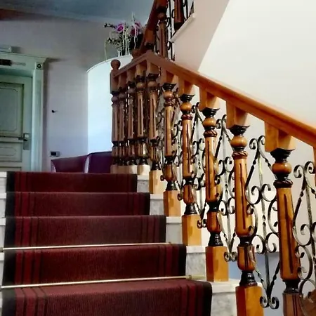 Hotel Lux De Paris 4*