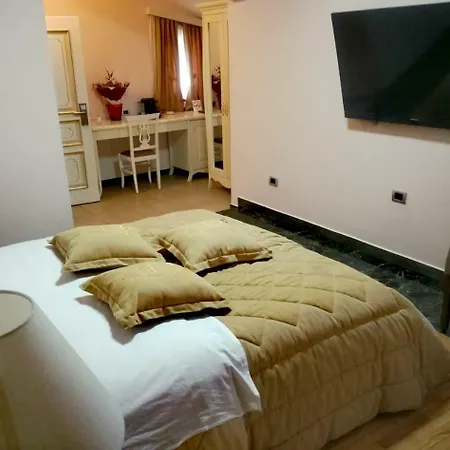 Lux De Paris 4*